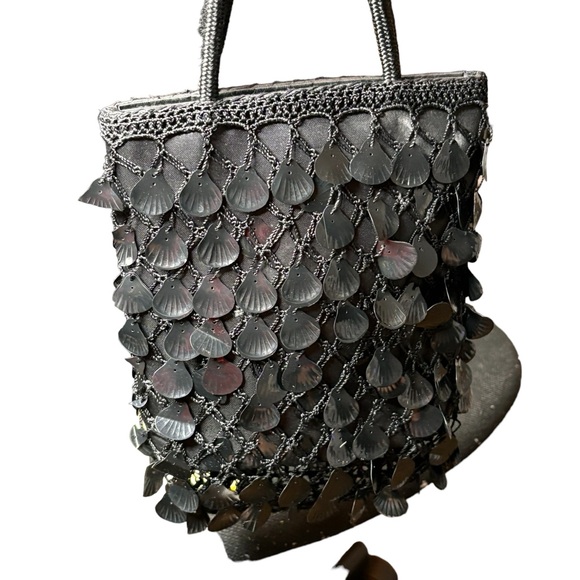 Small crochet/satin bag with hanging plastic shells. In excellent condition - Picture 3 of 5